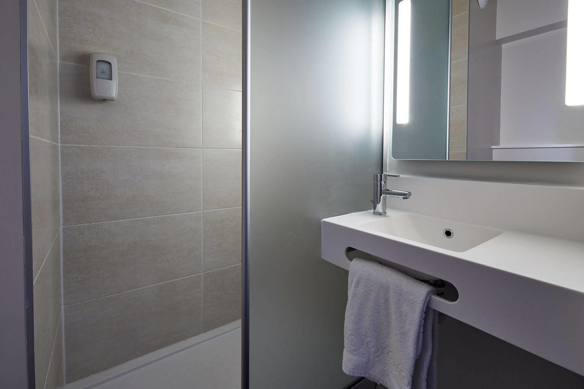 B&B Hotel Cherbourg Экстерьер фото